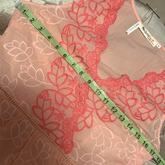 Shades of pink embroidered sleeveless top - Picture 8 of 11